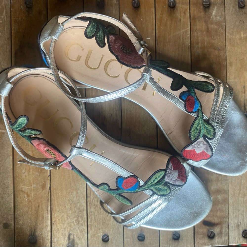 Gucci Silver Sandals with Floral Design